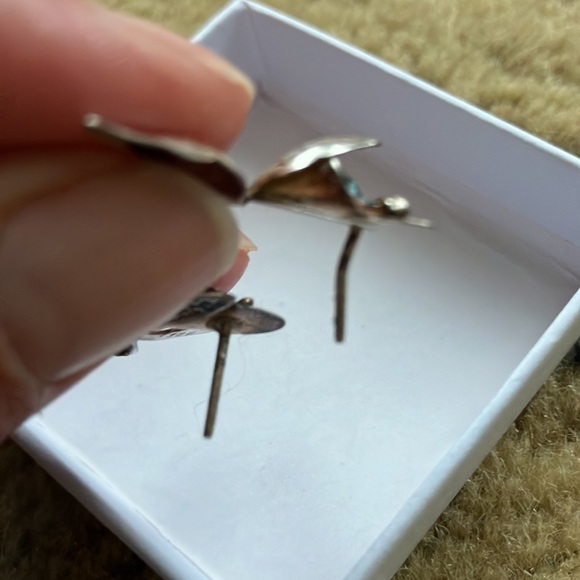 Beautiful Vintage Petite Sterling Orchid Earrings - Picture 13 of 15